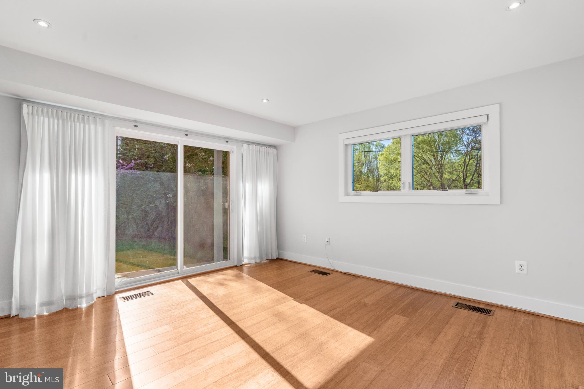 CHESTERBROOK WOODS - Residential