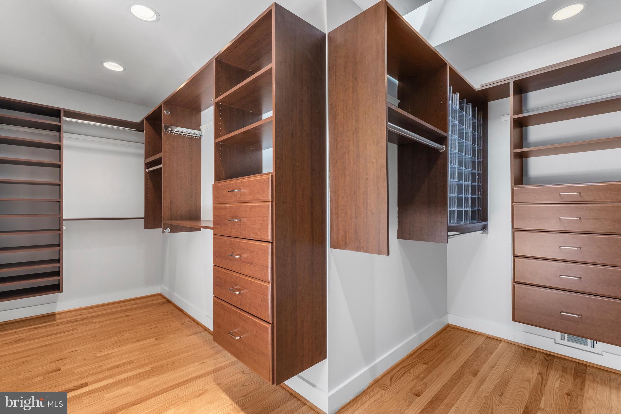 CHESTERBROOK WOODS - Residential