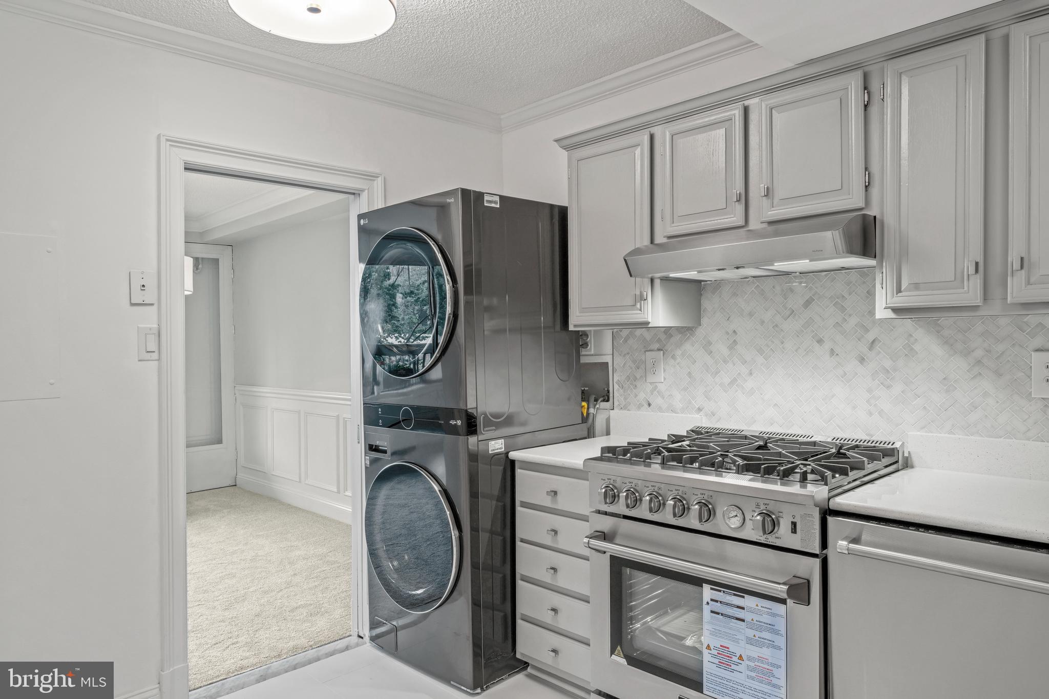 SKYLINE PLAZA - Residential