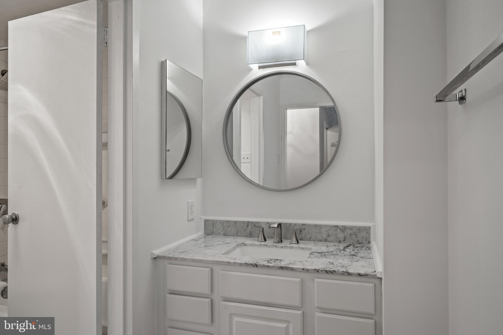 SKYLINE PLAZA - Residential