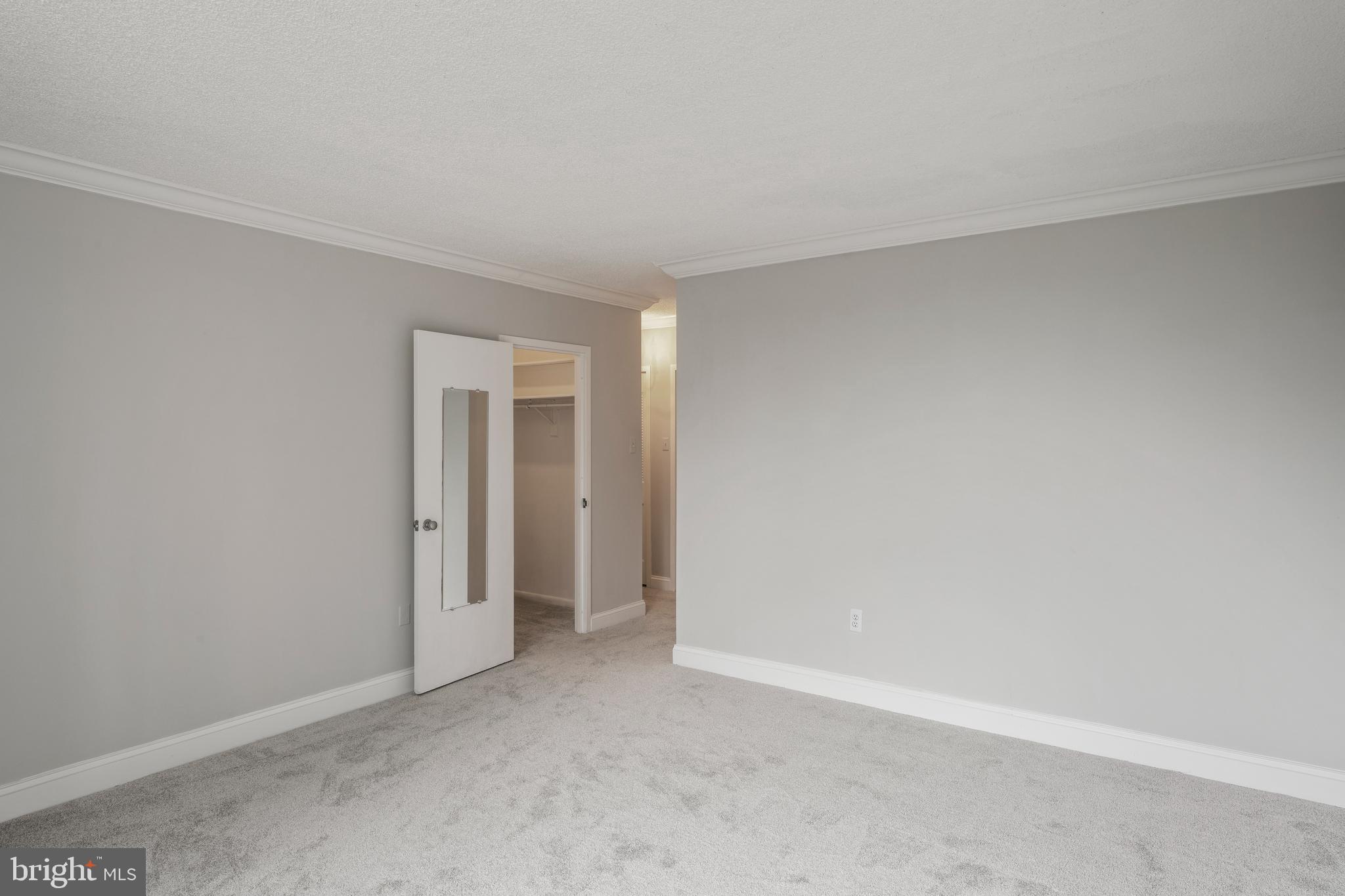 SKYLINE PLAZA - Residential