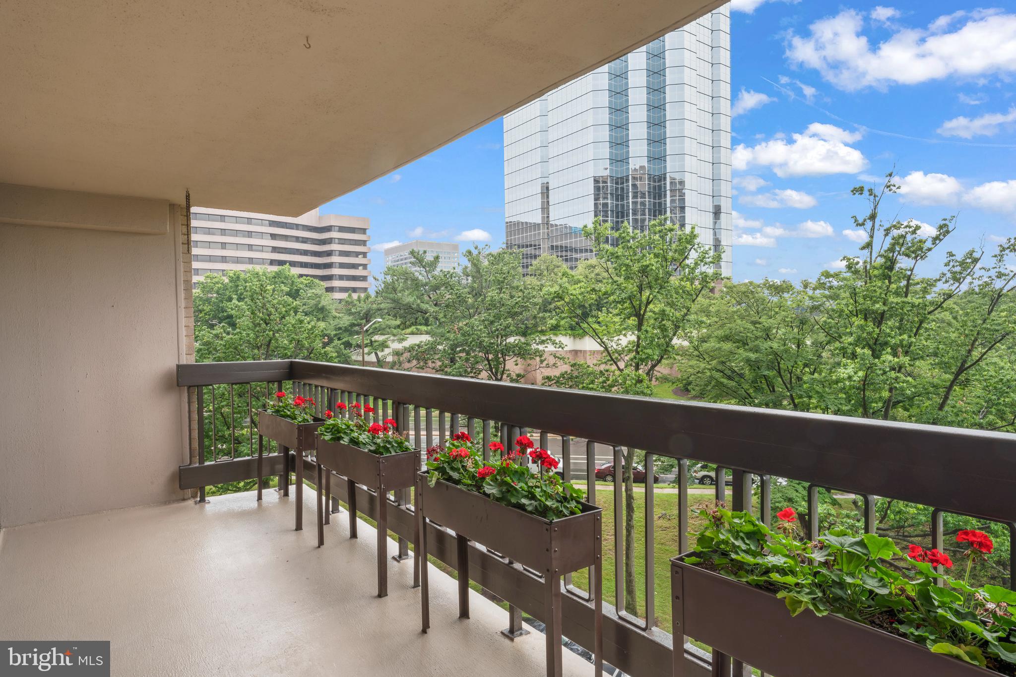 SKYLINE PLAZA - Residential