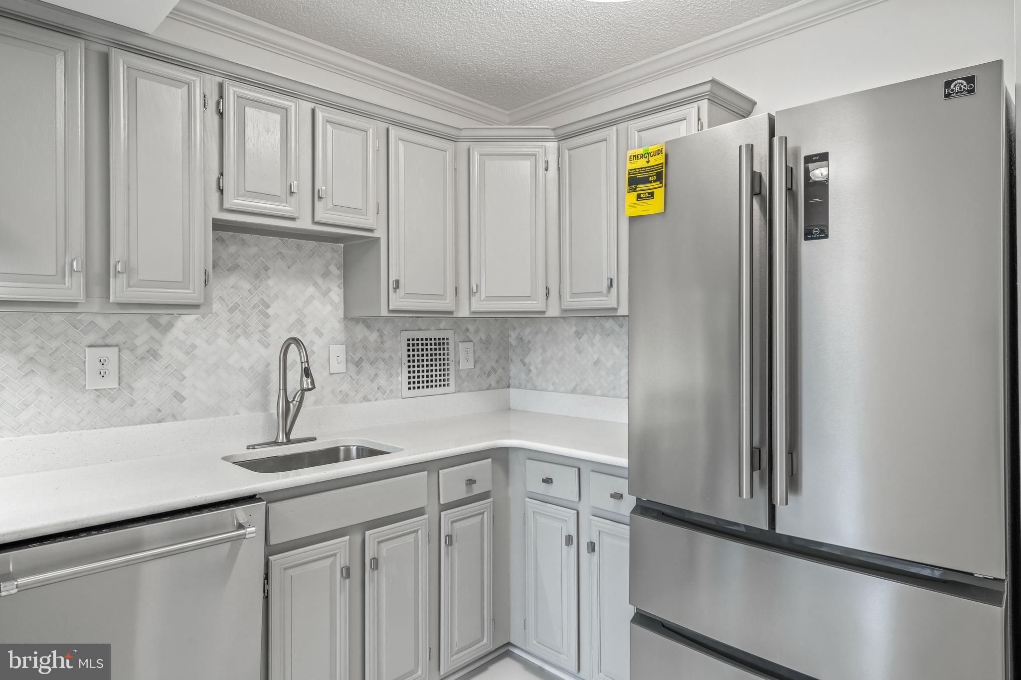 SKYLINE PLAZA - Residential