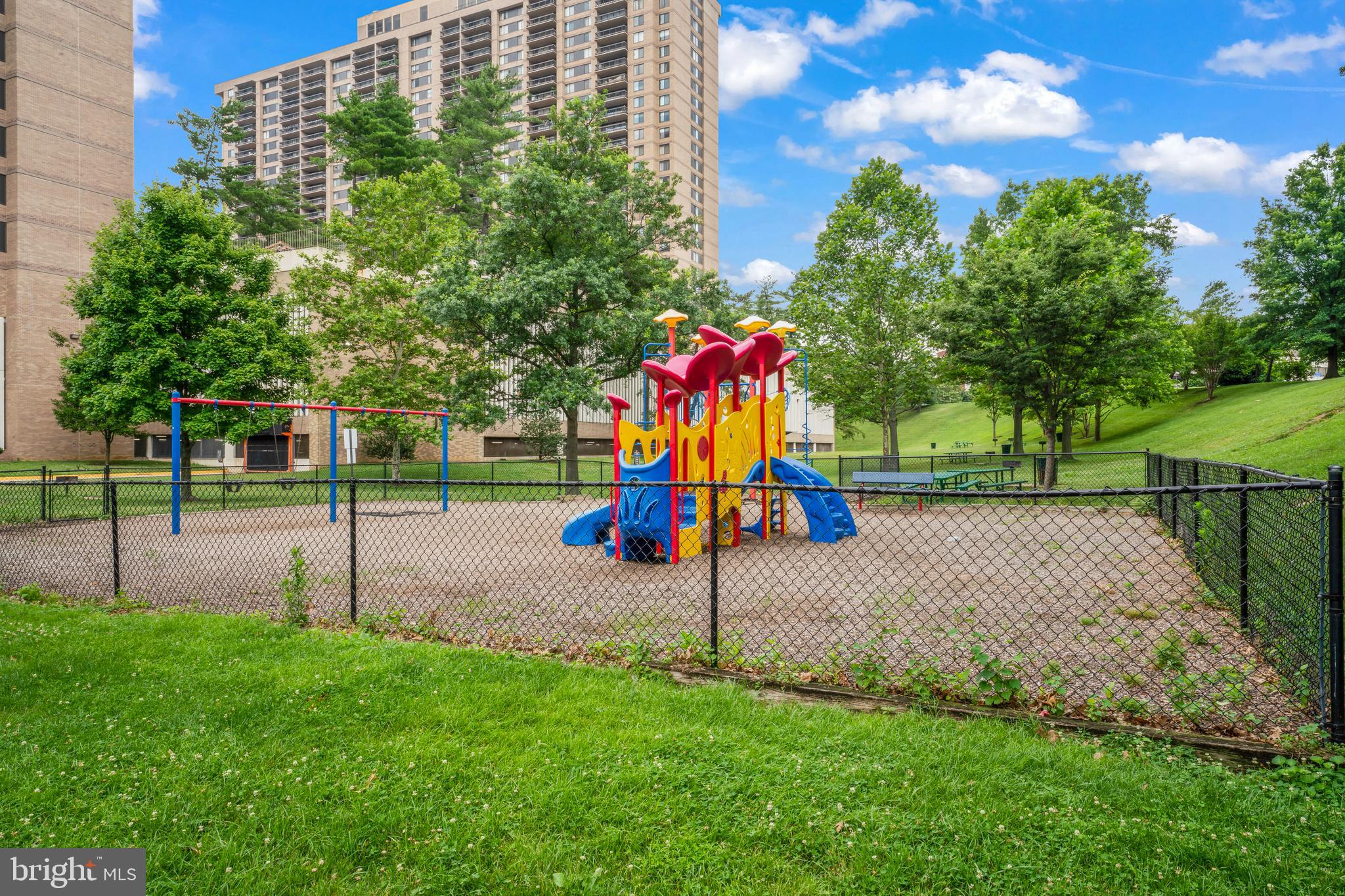 SKYLINE PLAZA - Residential