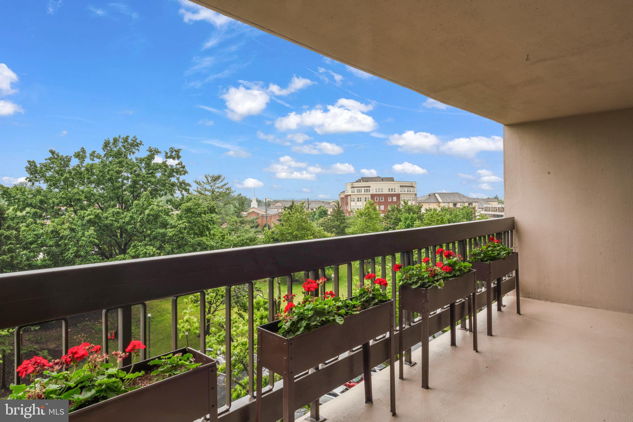 SKYLINE PLAZA - Residential