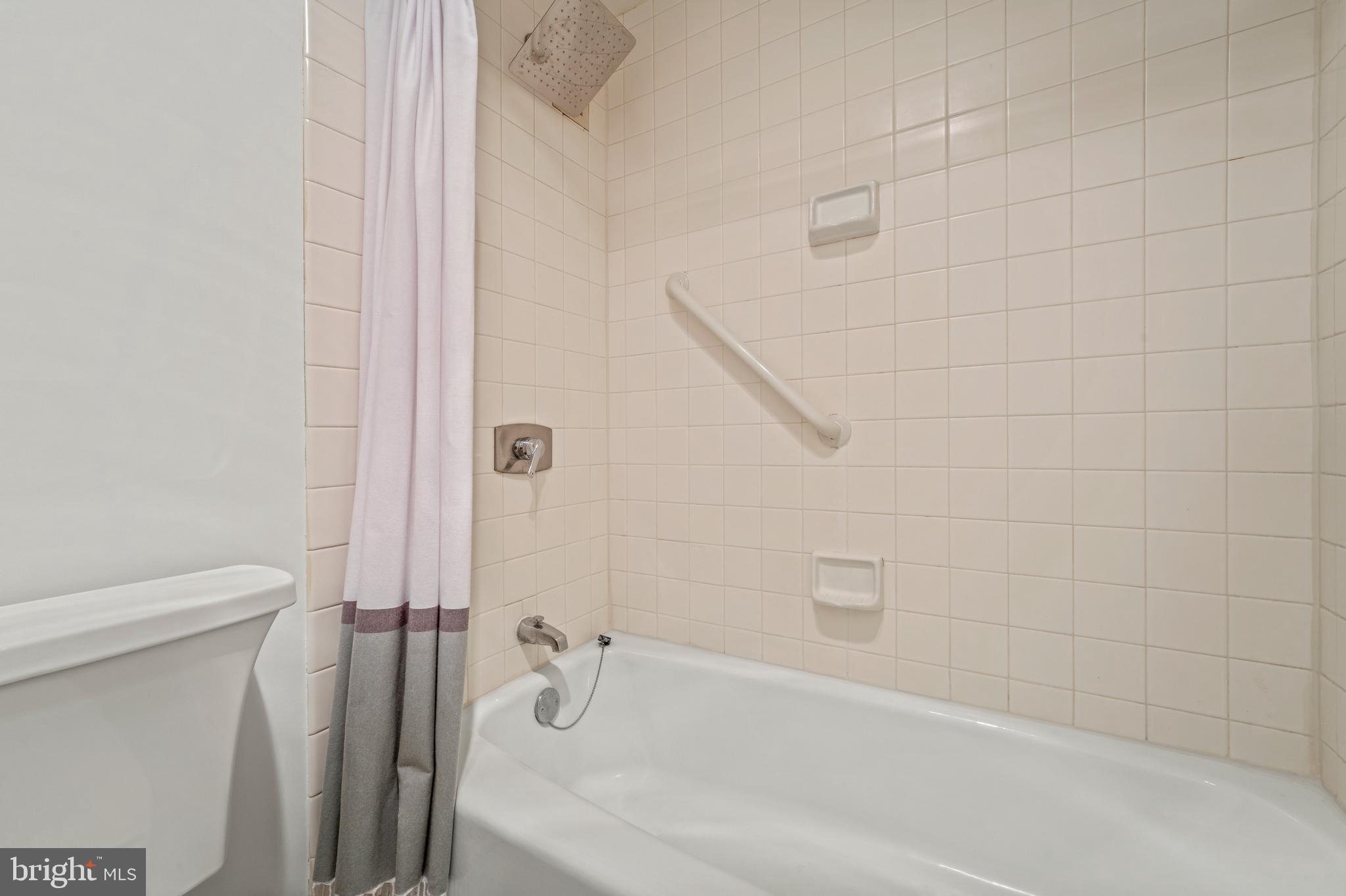 SKYLINE PLAZA - Residential