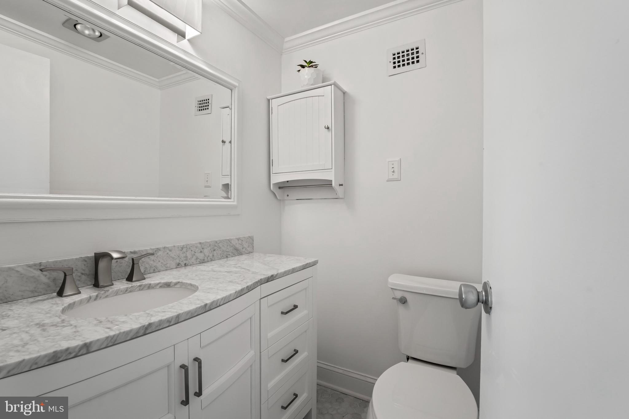 SKYLINE PLAZA - Residential