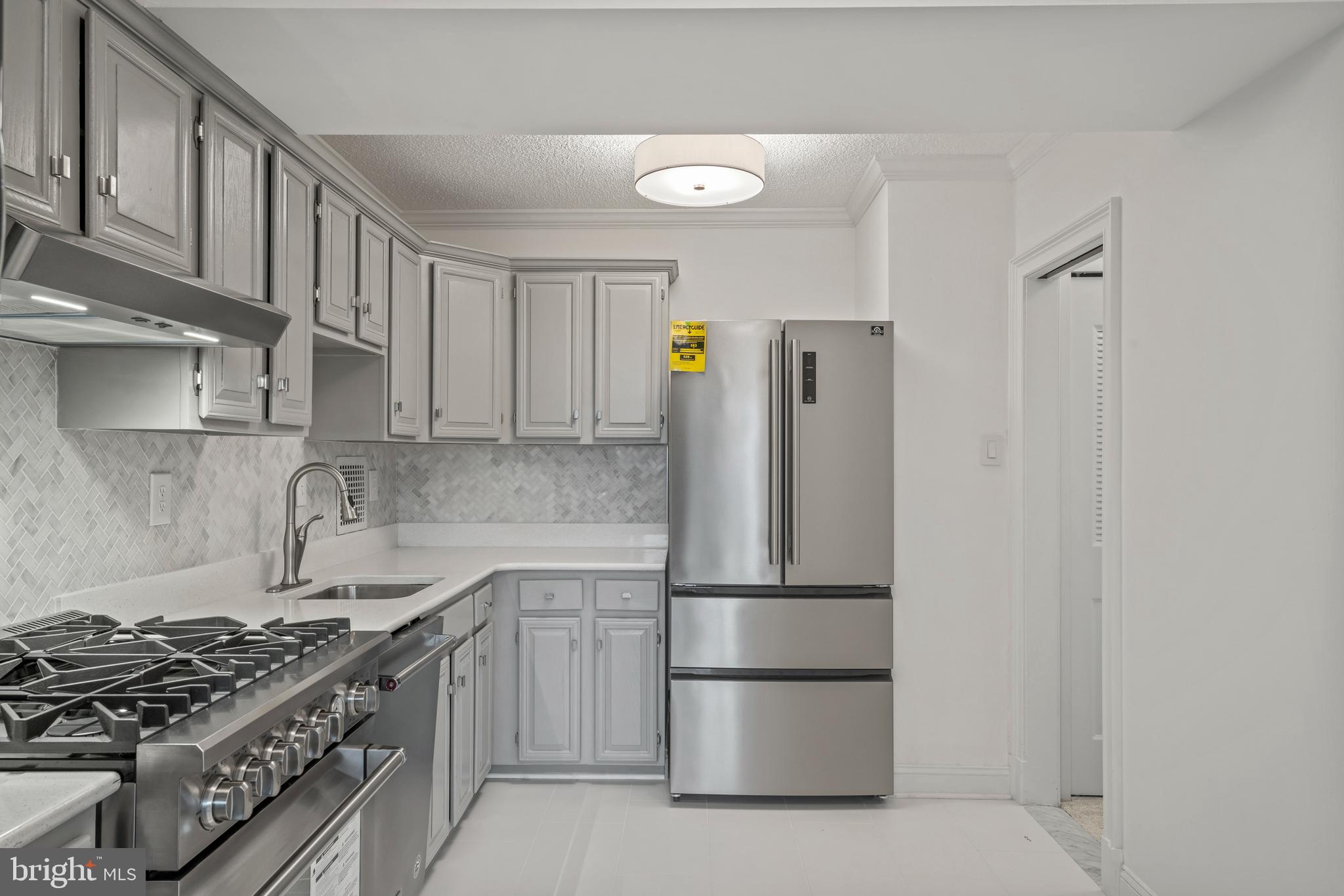 SKYLINE PLAZA - Residential