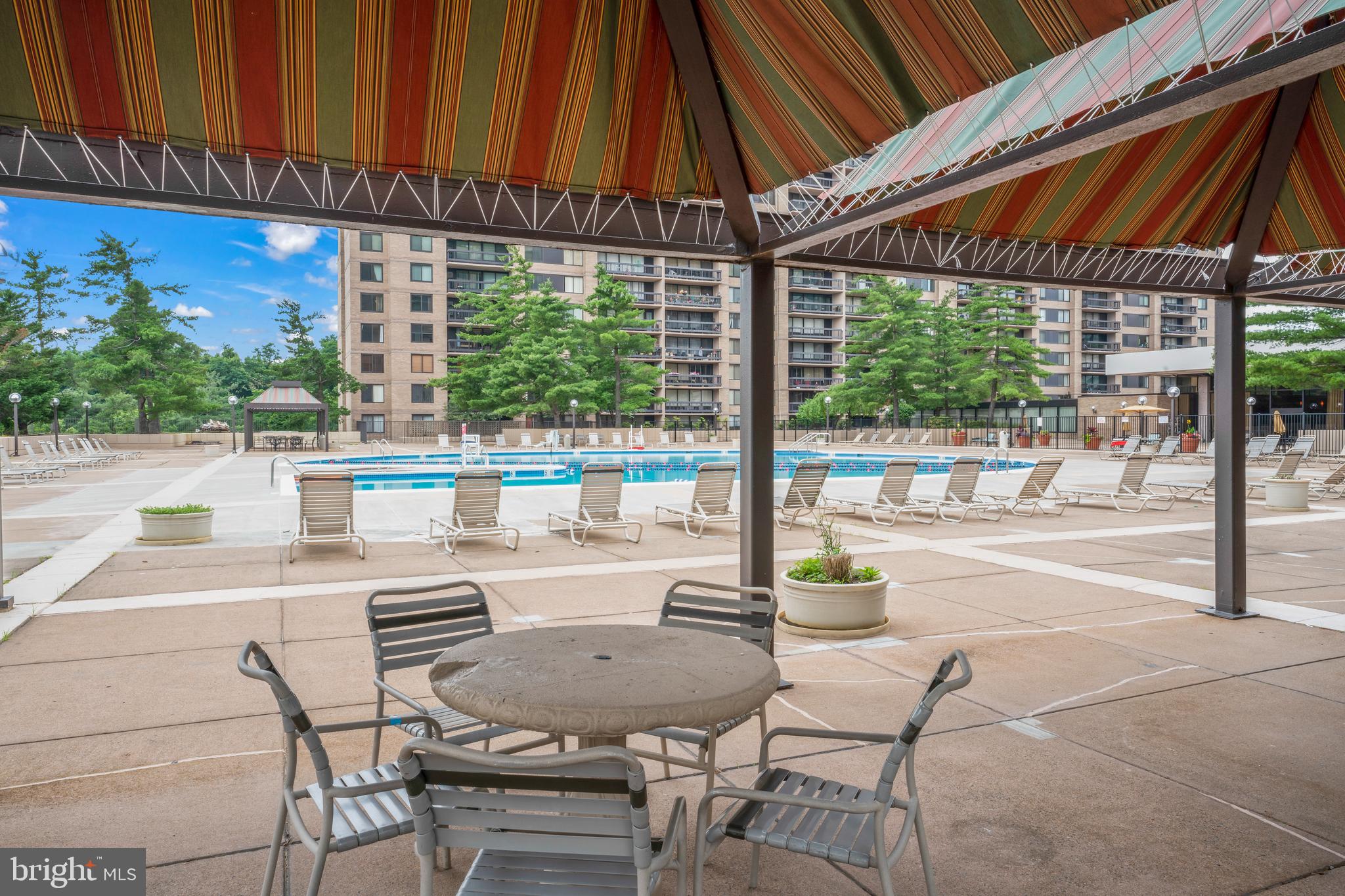 SKYLINE PLAZA - Residential