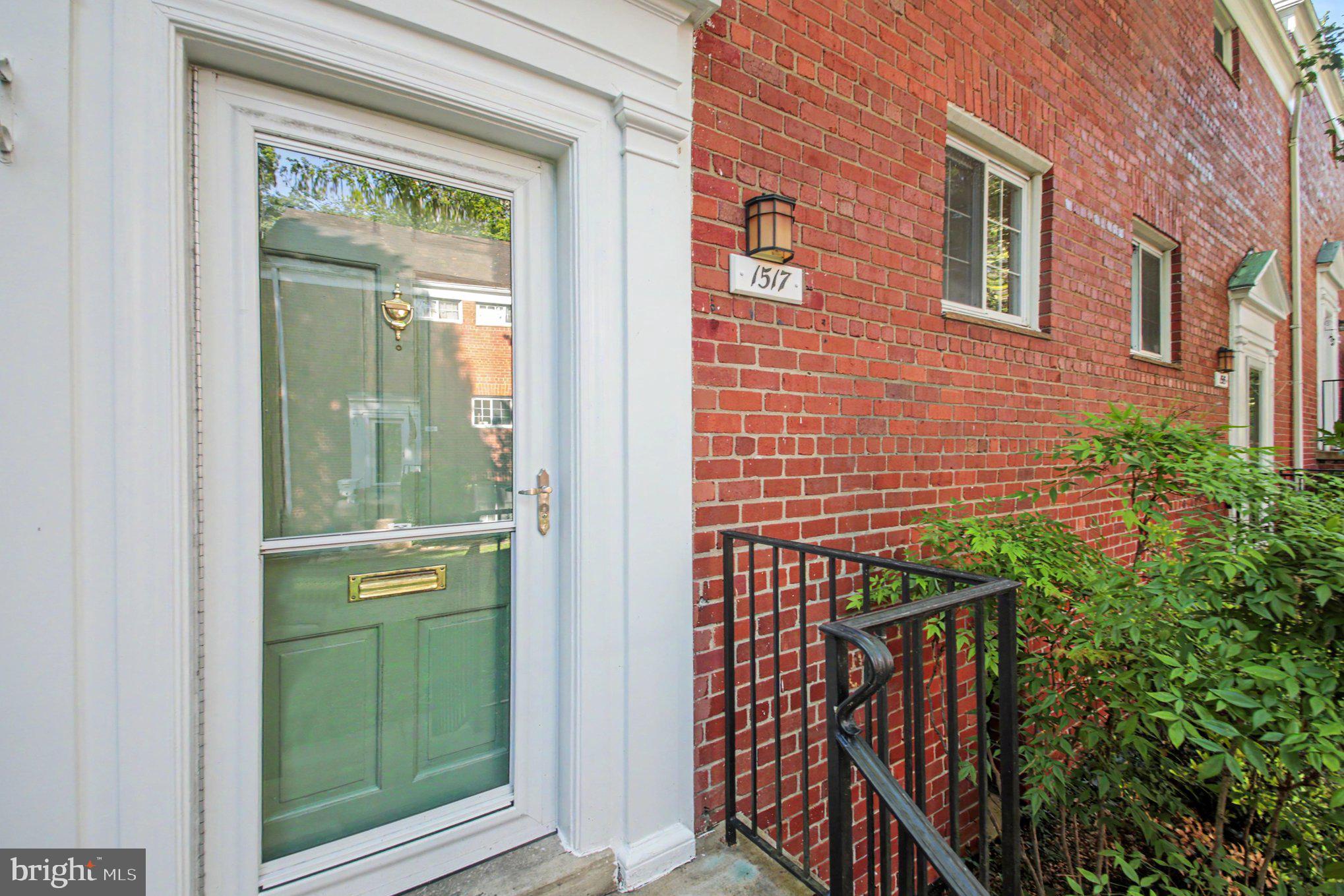 1517 MOUNT EAGLE PLACE