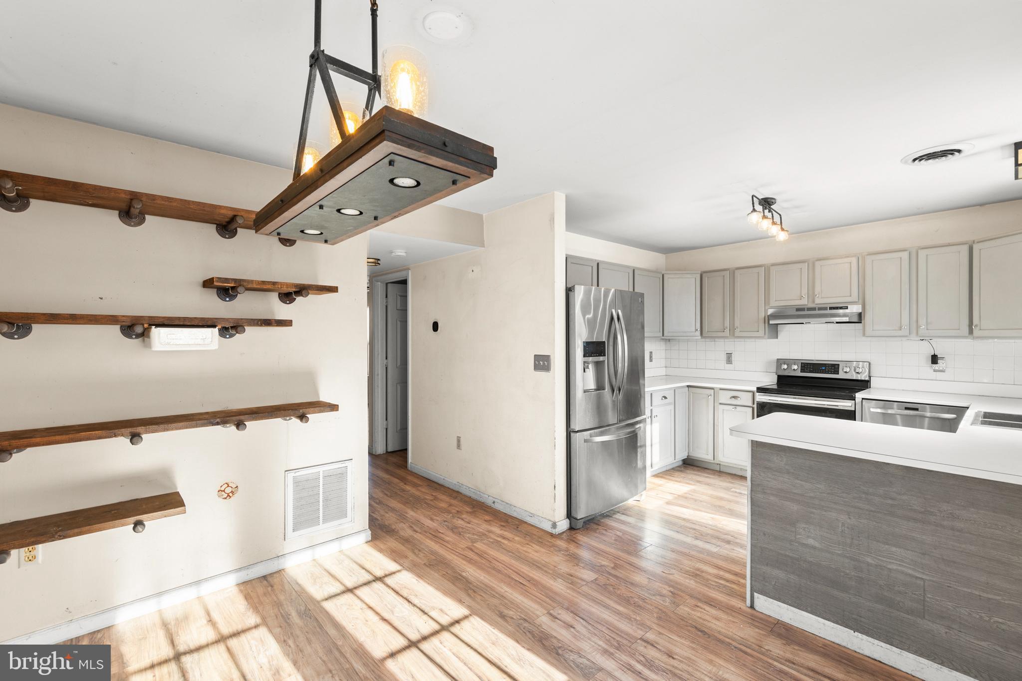 GEORGETOWN SQUARE - Residential