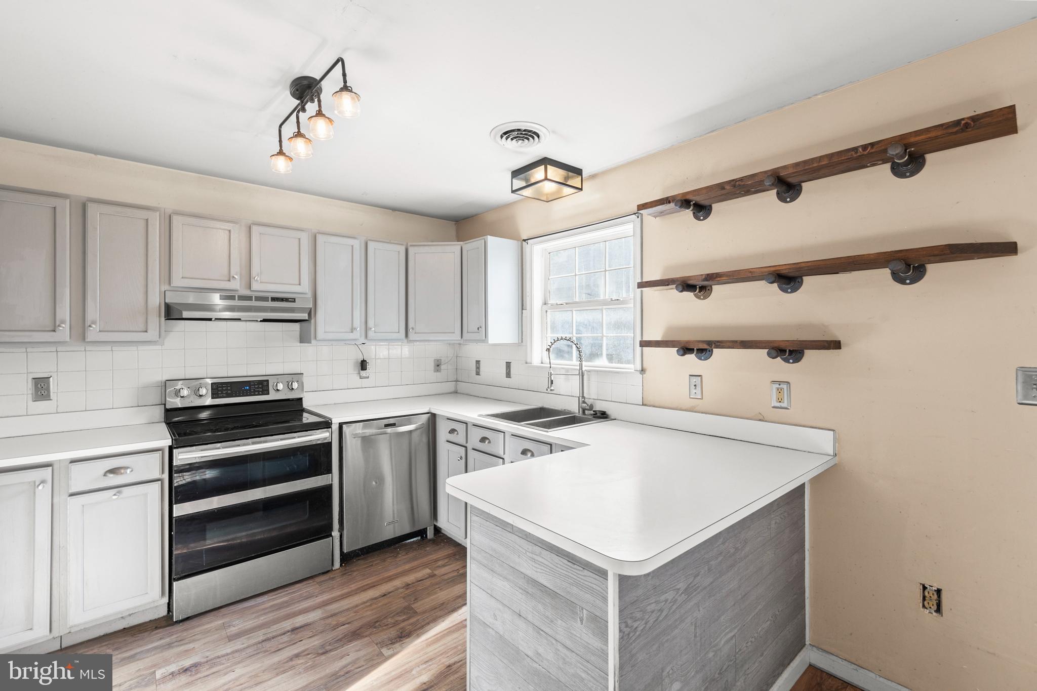 GEORGETOWN SQUARE - Residential