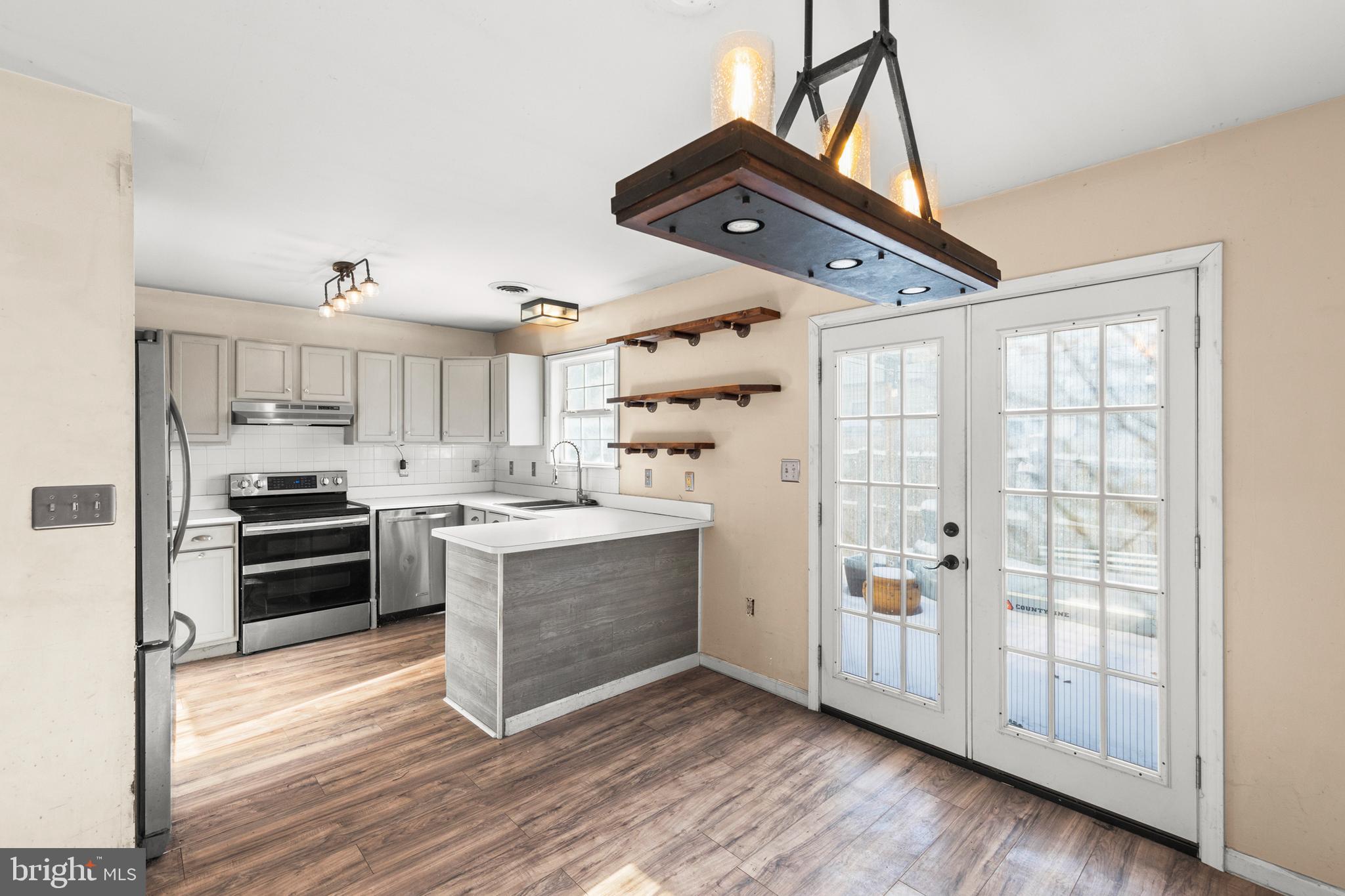 GEORGETOWN SQUARE - Residential