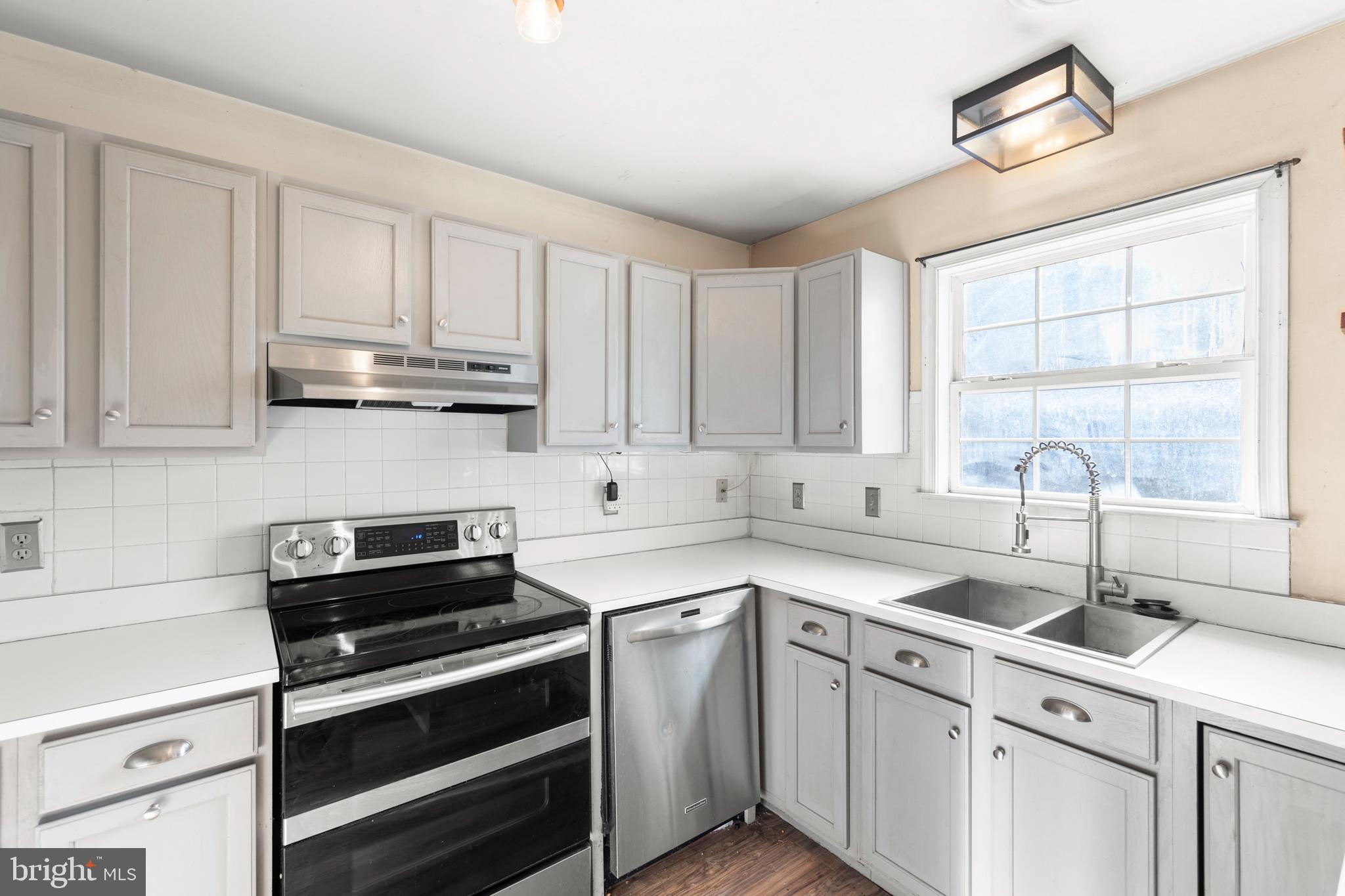 GEORGETOWN SQUARE - Residential