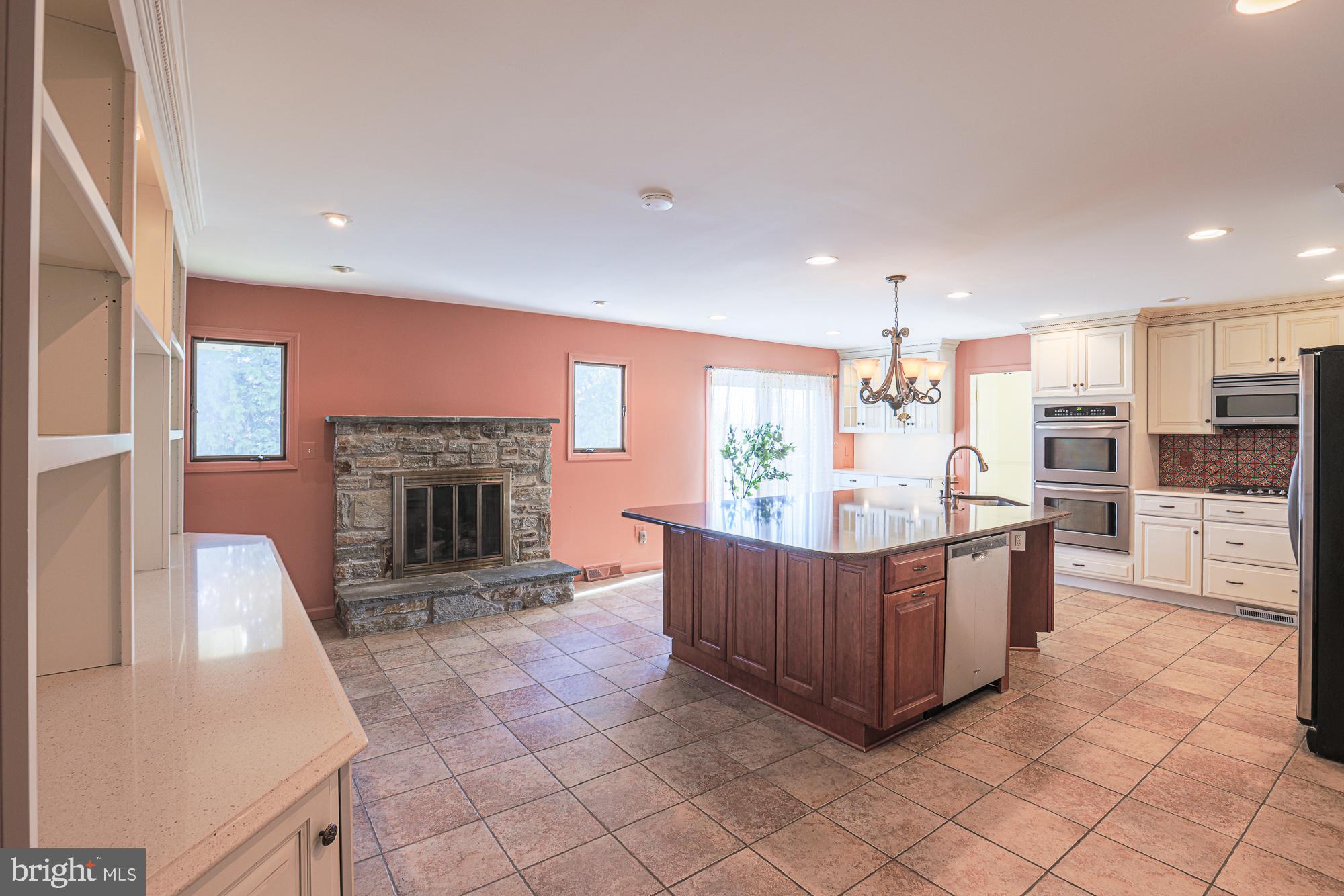 MANOR RIDGE - Residential