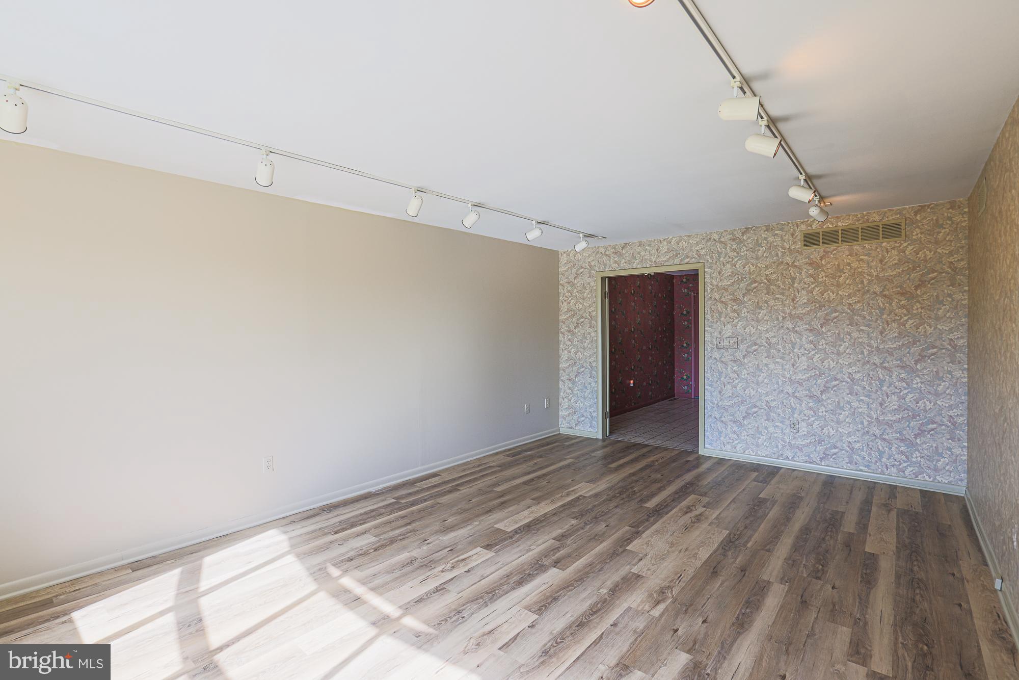 MANOR RIDGE - Residential