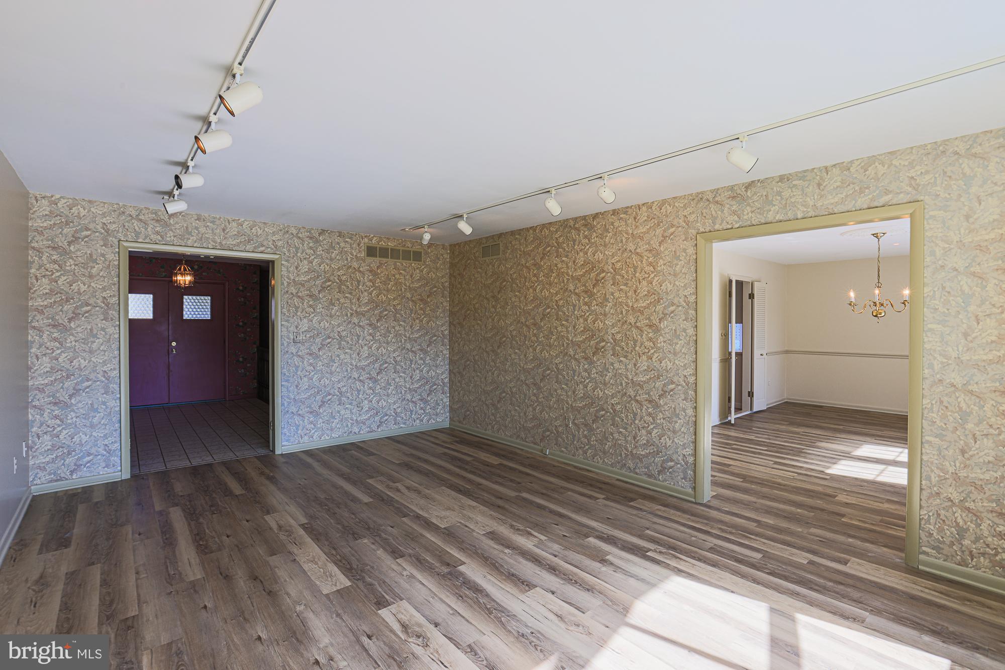 MANOR RIDGE - Residential