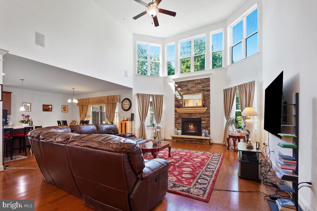 CENTENNIAL OVERLOOK - Residential Lease