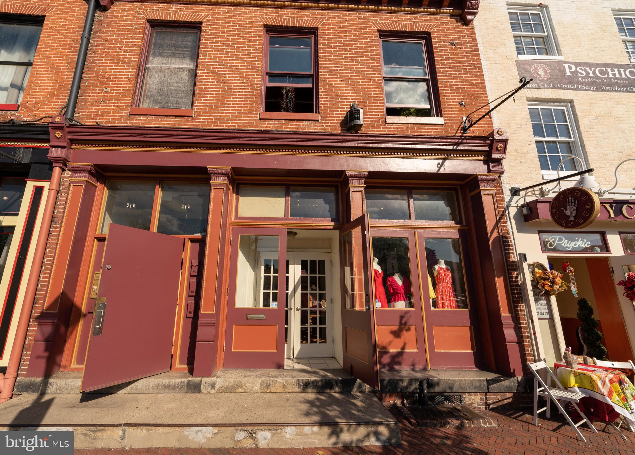 Become a part of the vibrant and active community of Historic Fell's Point. This is a wonderful location right on Broadway Square and steps from the waterfront and water taxi. Walk out the front door and enjoy the beautiful historic district, with its colonial buildings, cobblestone streets, small shops, restaurants, bars, live music, town square and more. Close to the waterfront promenade, six miles of walking, running or biking, water taxi and hotels. Not far from Whole Foods, Little Italy, Canton, Inner Harbor East, Hopkins Hospital and Downtown Baltimore.
Would be great for retail, art gallery, hair or nail salon, paint or pottery shop, bookstore, small restaurant and many other uses. Don't miss this opportunity for a rarely available space. Call today!