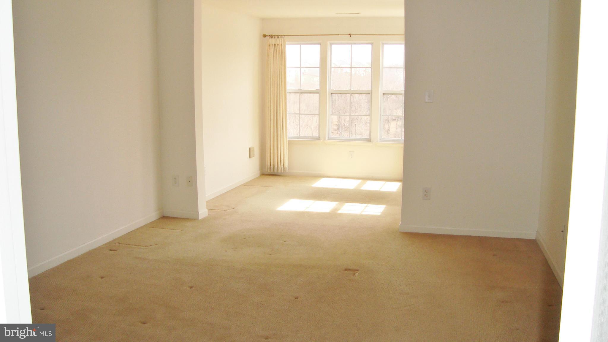 HOLLIFIELD STATION - Residential Lease