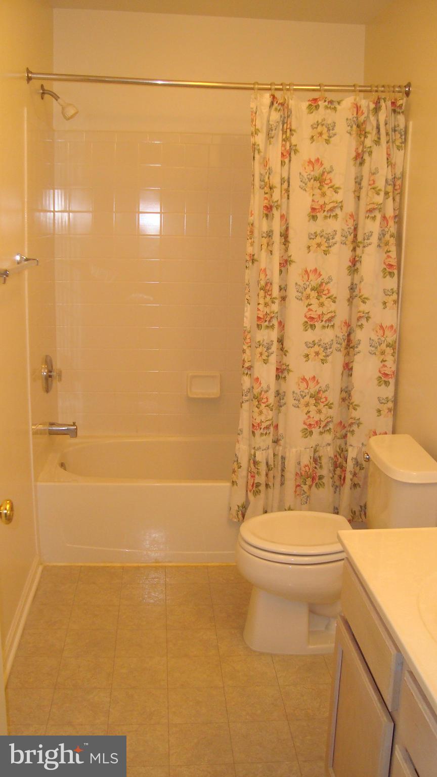 HOLLIFIELD STATION - Residential Lease