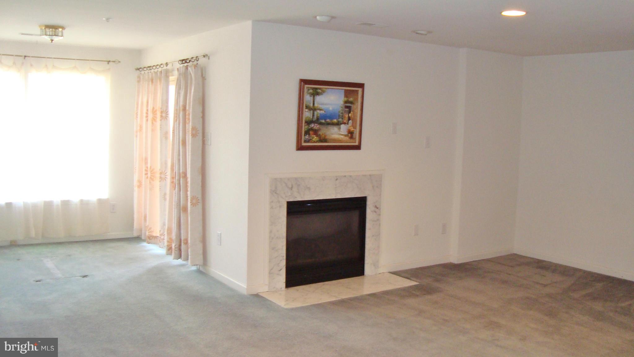 HOLLIFIELD STATION - Residential Lease