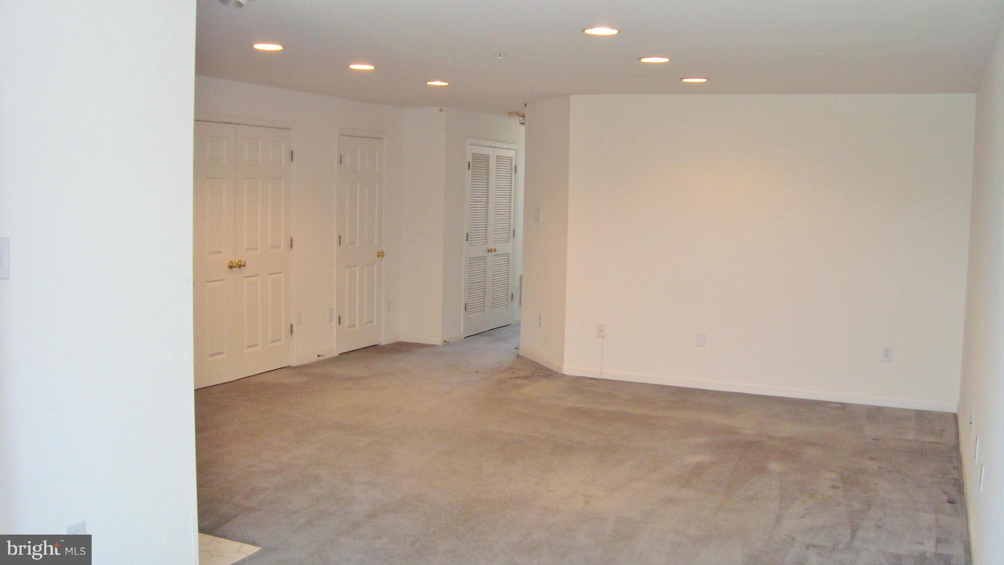 HOLLIFIELD STATION - Residential Lease