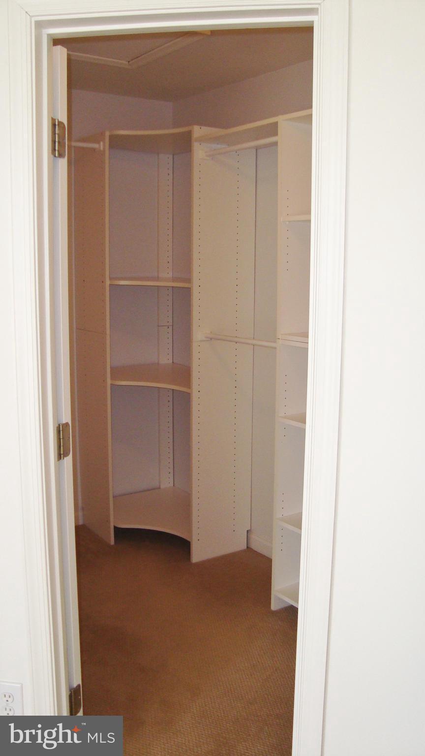 HOLLIFIELD STATION - Residential Lease