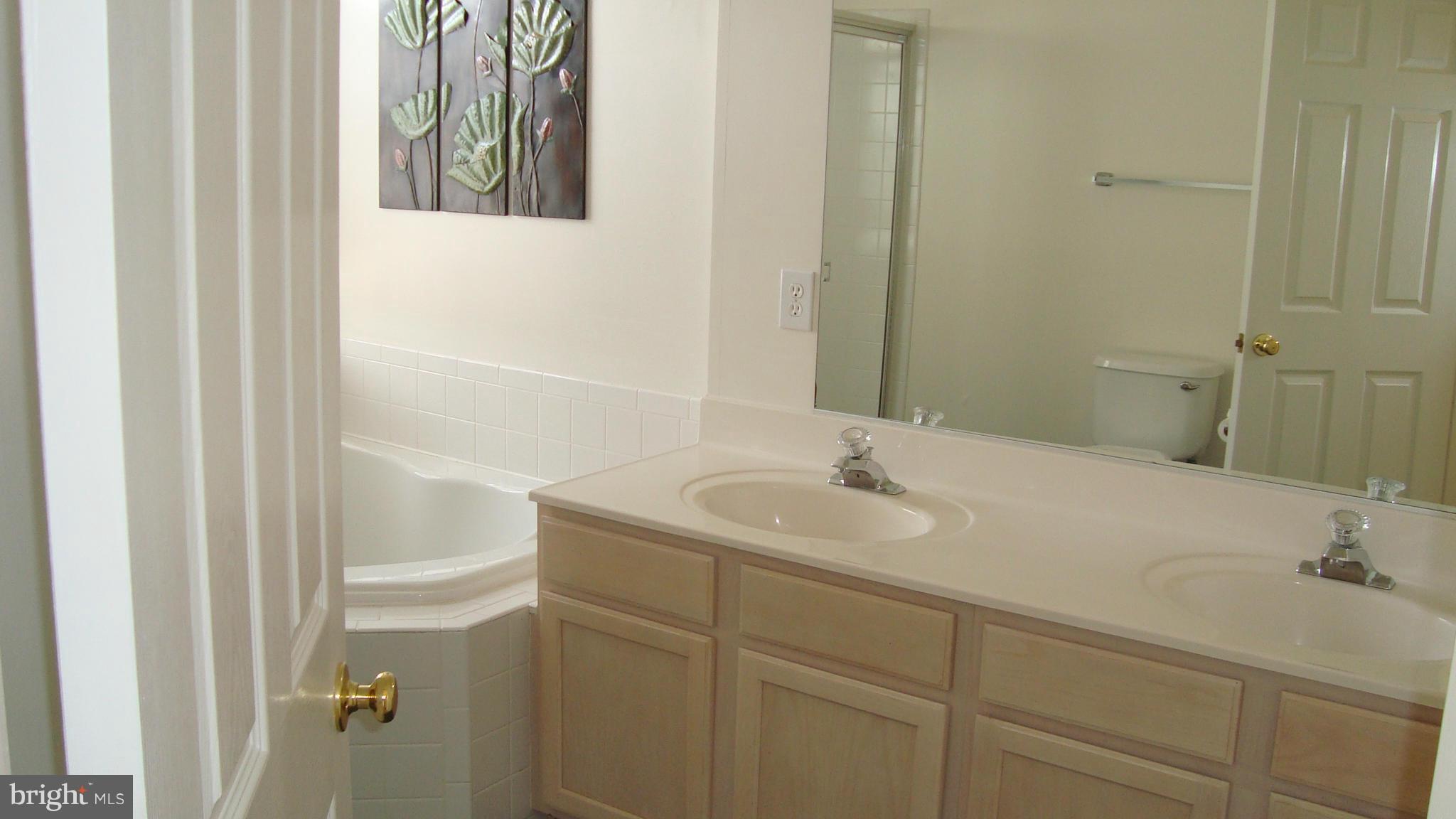 HOLLIFIELD STATION - Residential Lease