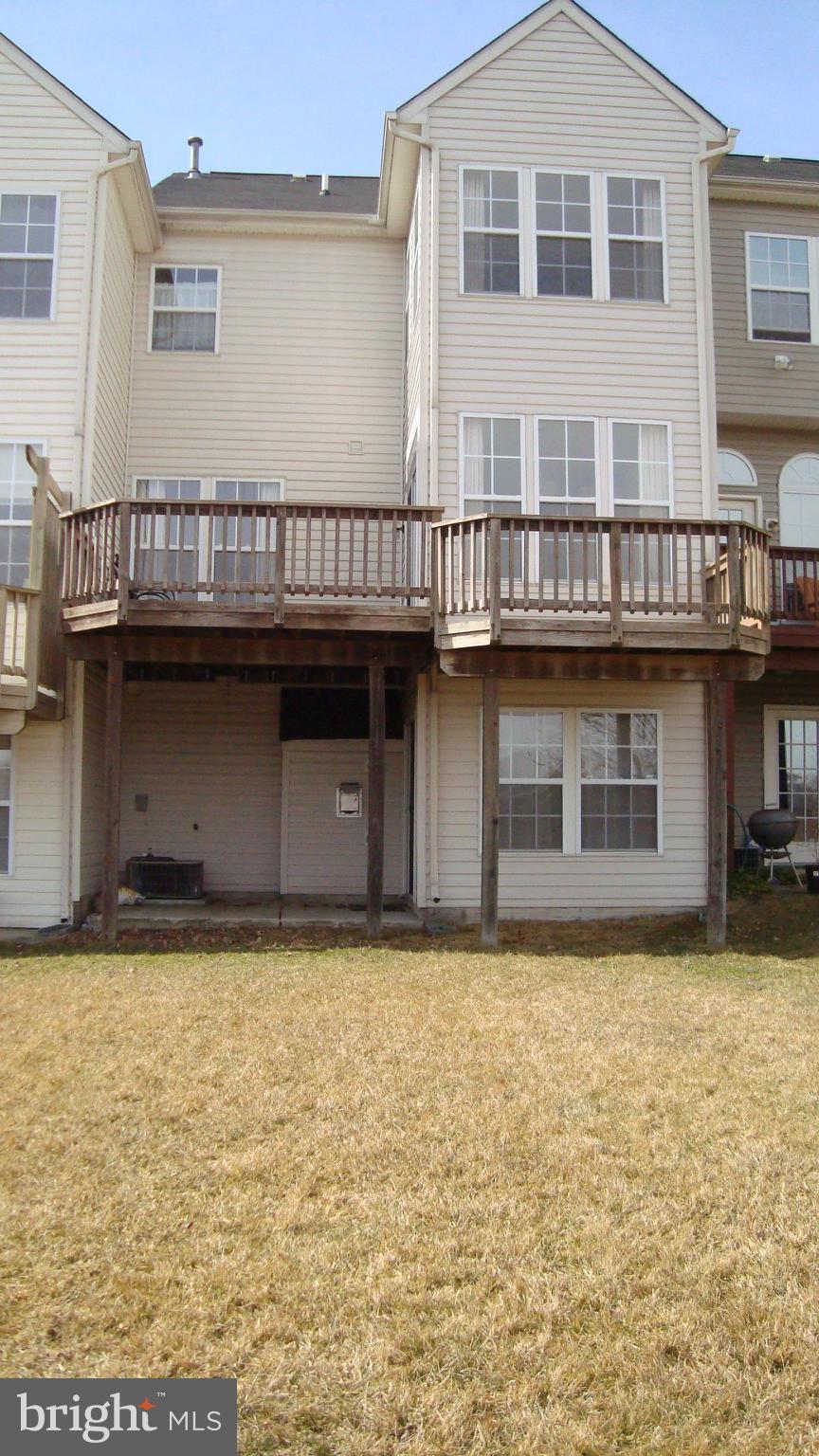 HOLLIFIELD STATION - Residential Lease