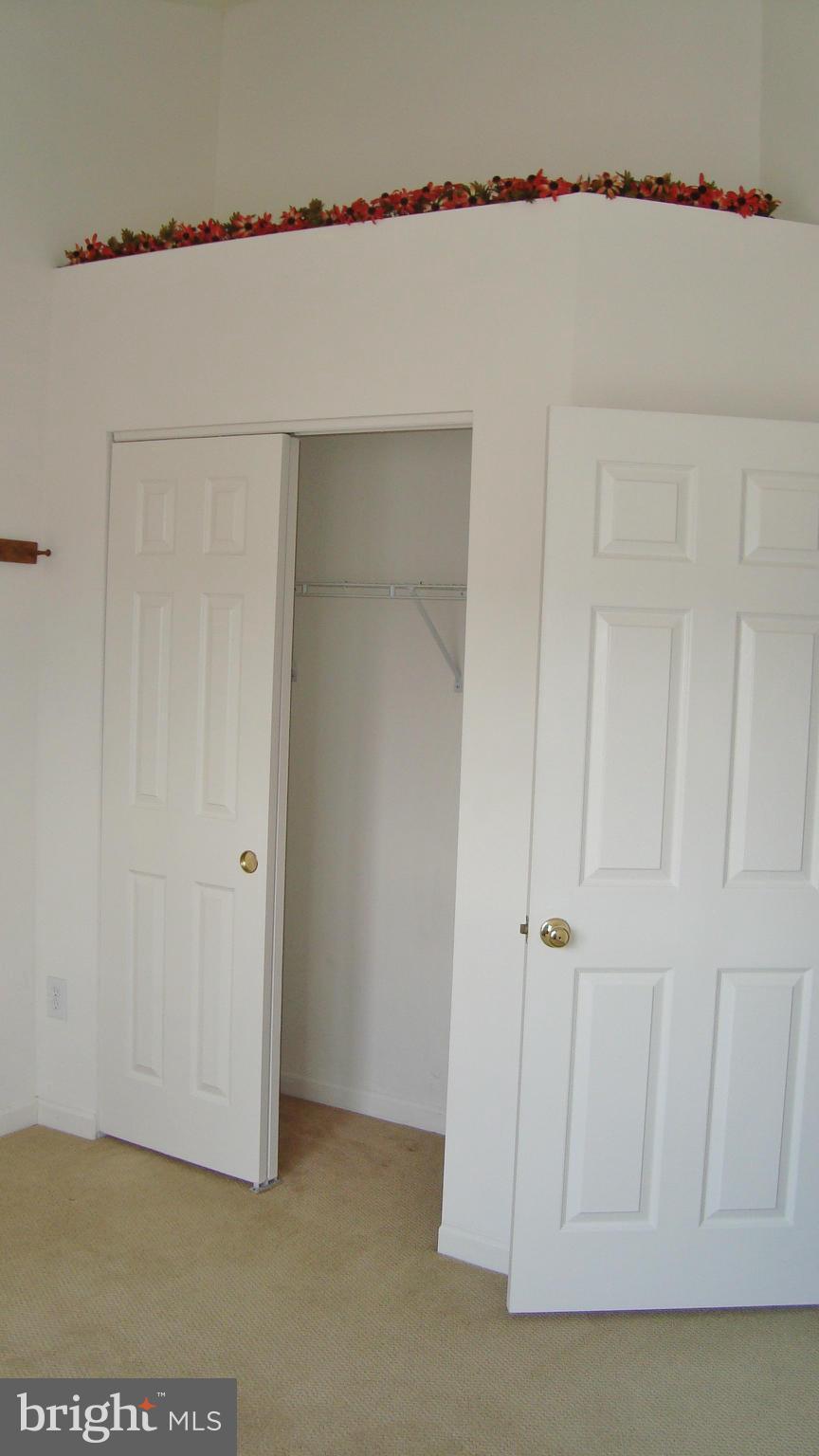 HOLLIFIELD STATION - Residential Lease