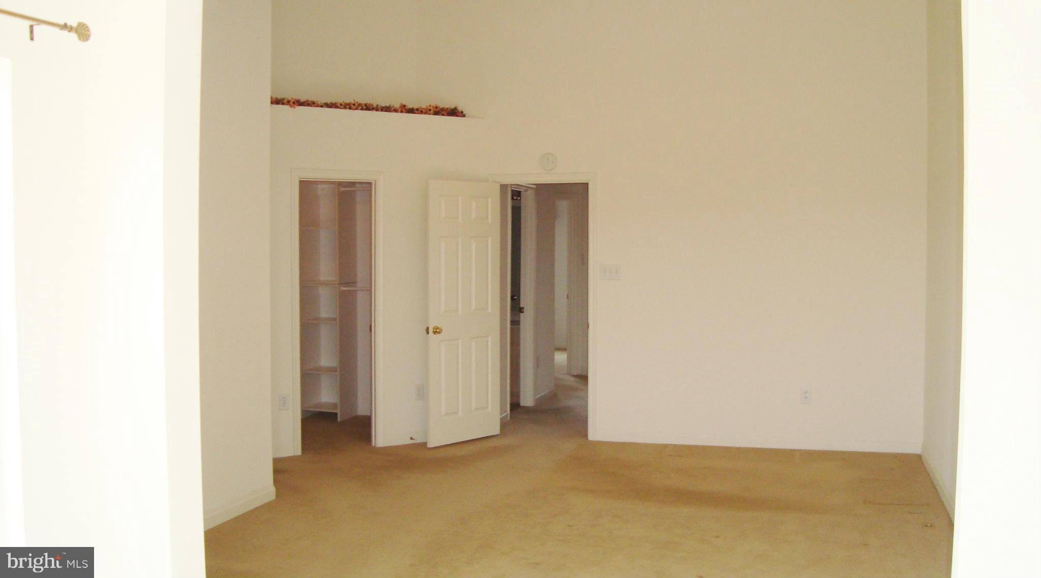 HOLLIFIELD STATION - Residential Lease