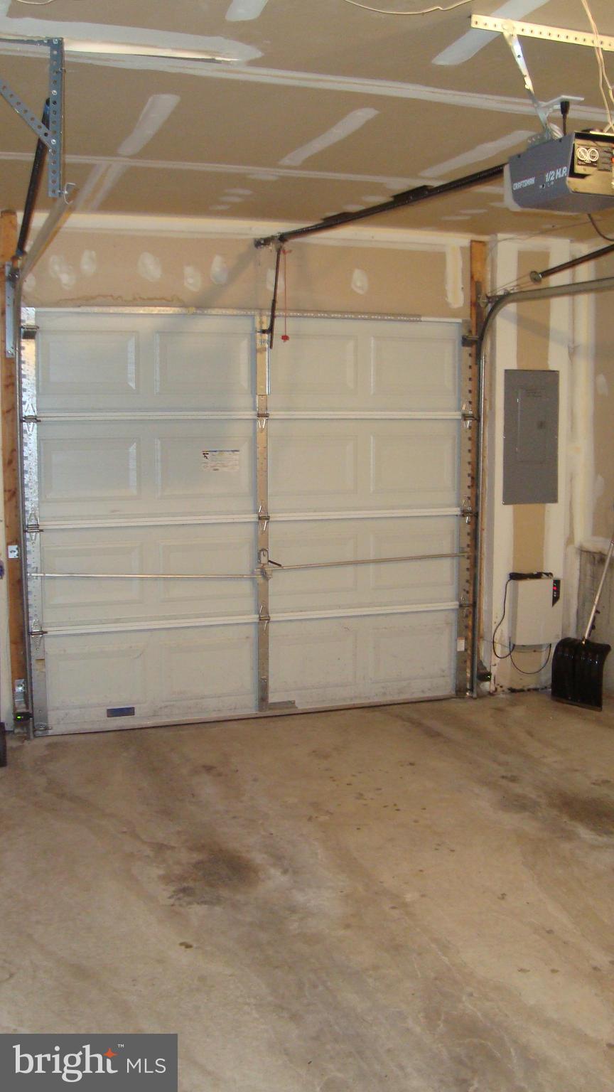 HOLLIFIELD STATION - Residential Lease