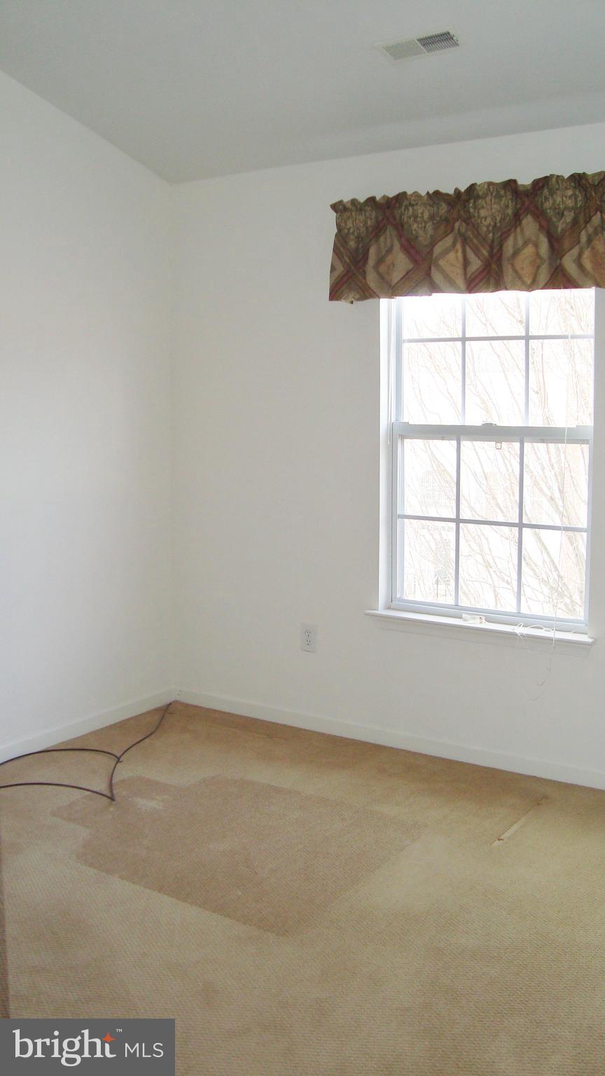 HOLLIFIELD STATION - Residential Lease