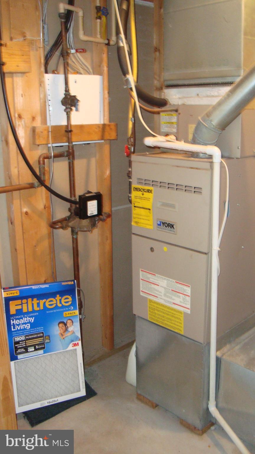 HOLLIFIELD STATION - Residential Lease