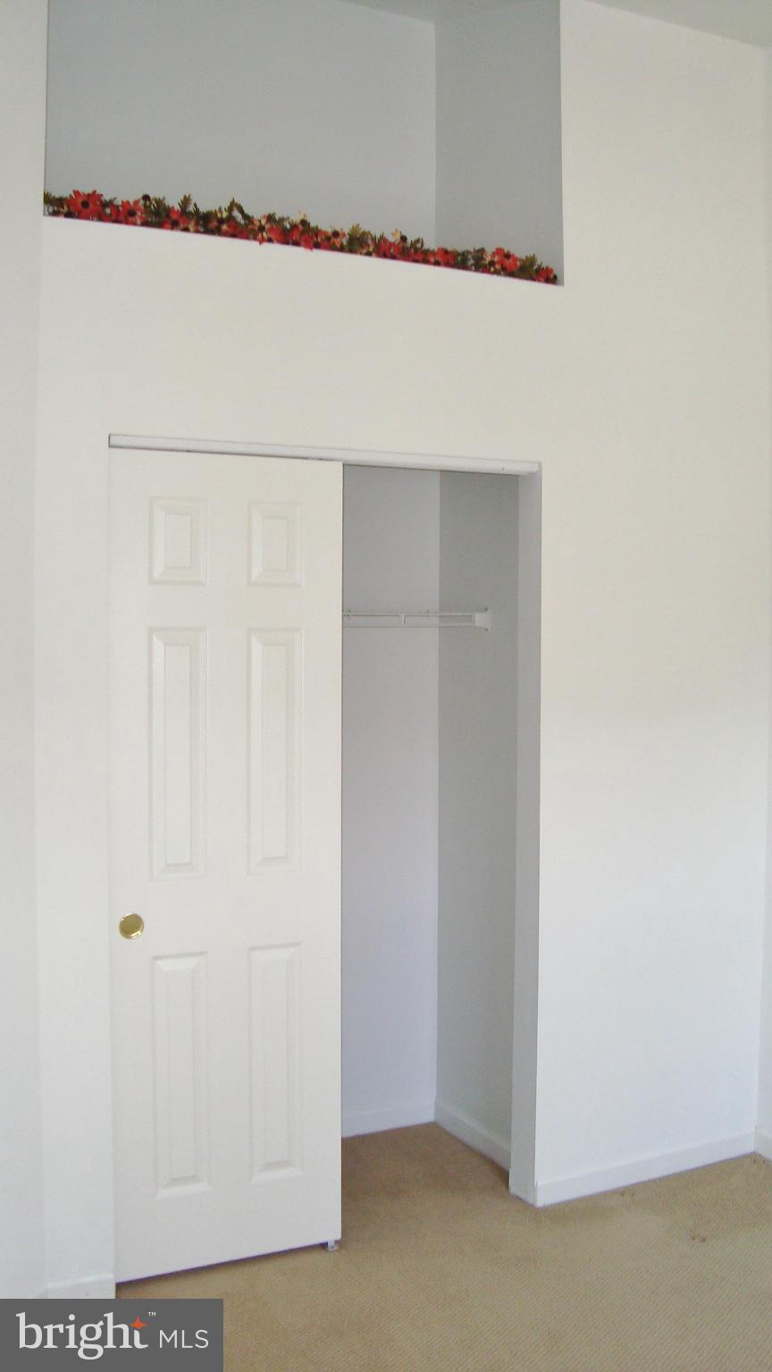 HOLLIFIELD STATION - Residential Lease