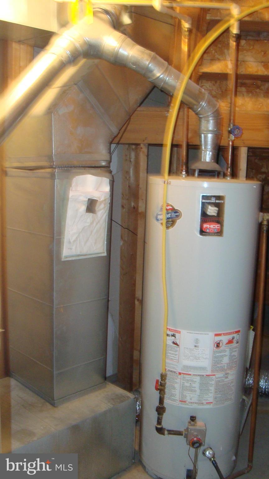 HOLLIFIELD STATION - Residential Lease