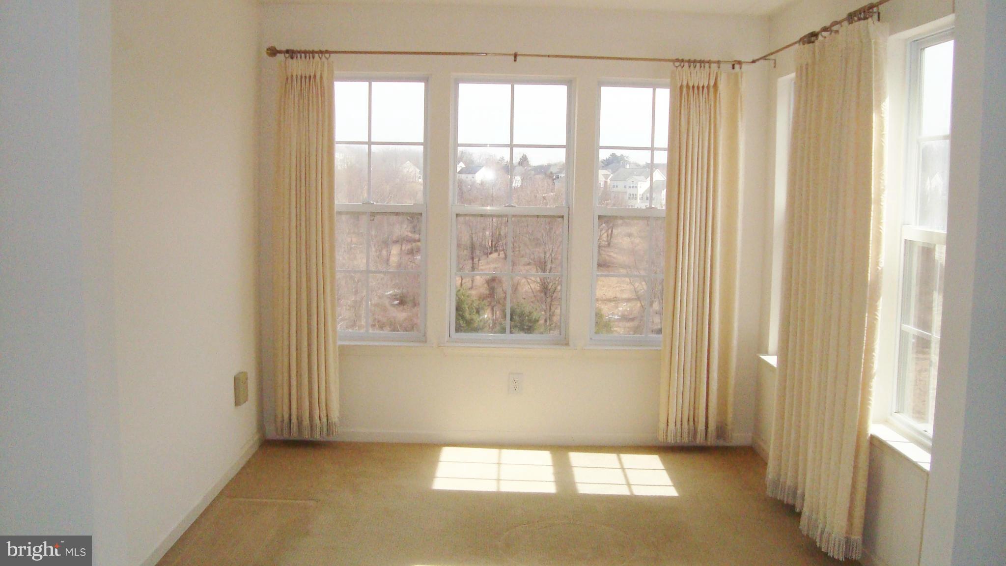 HOLLIFIELD STATION - Residential Lease