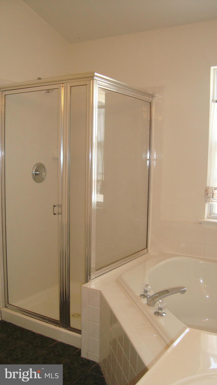 HOLLIFIELD STATION - Residential Lease