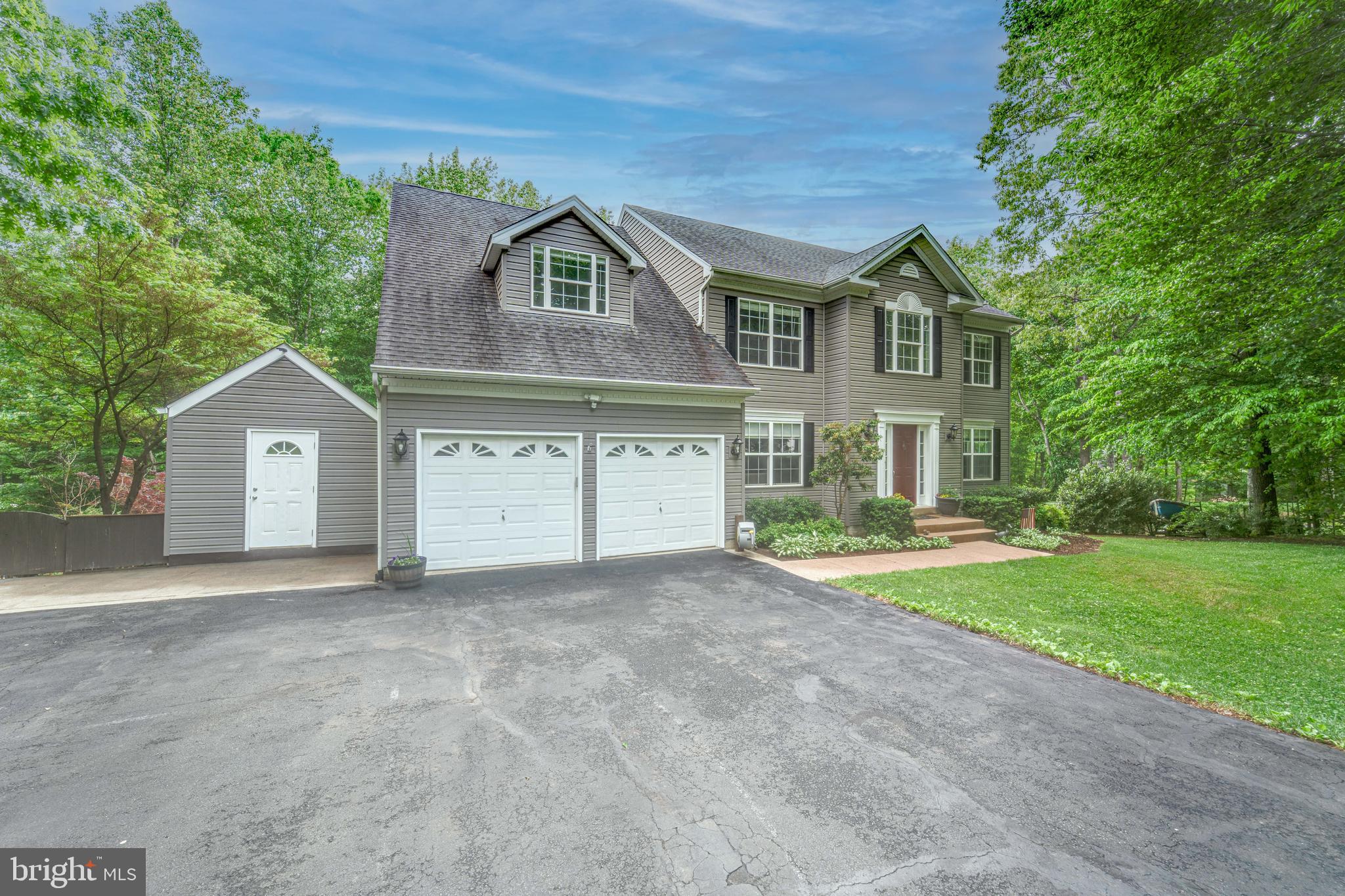 FOX DEN ESTATES - Residential