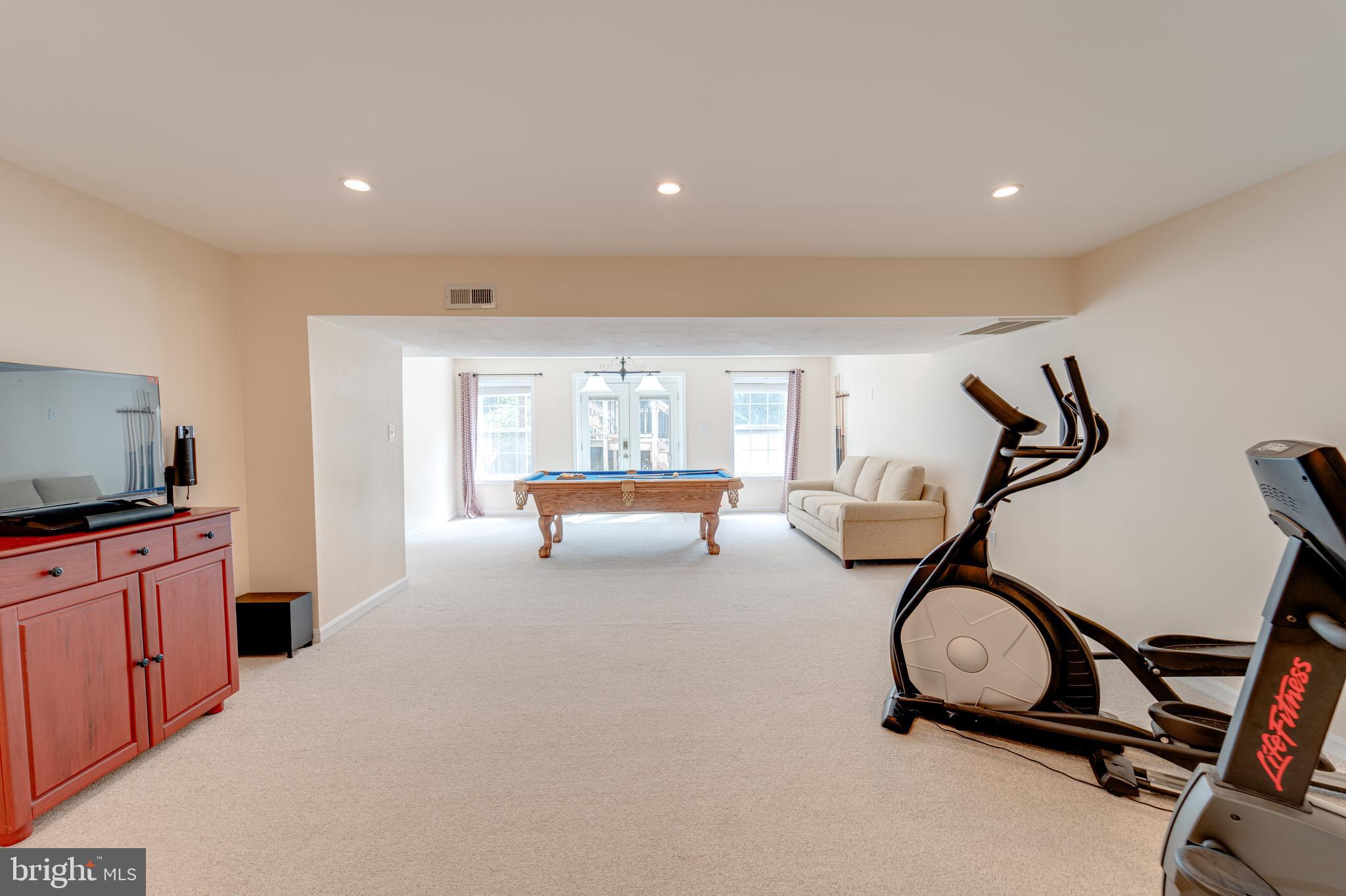 FOX DEN ESTATES - Residential