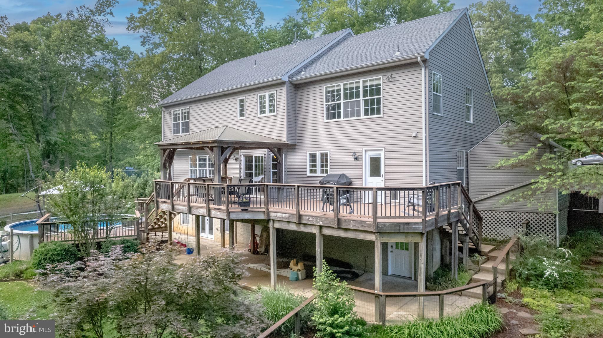 FOX DEN ESTATES - Residential