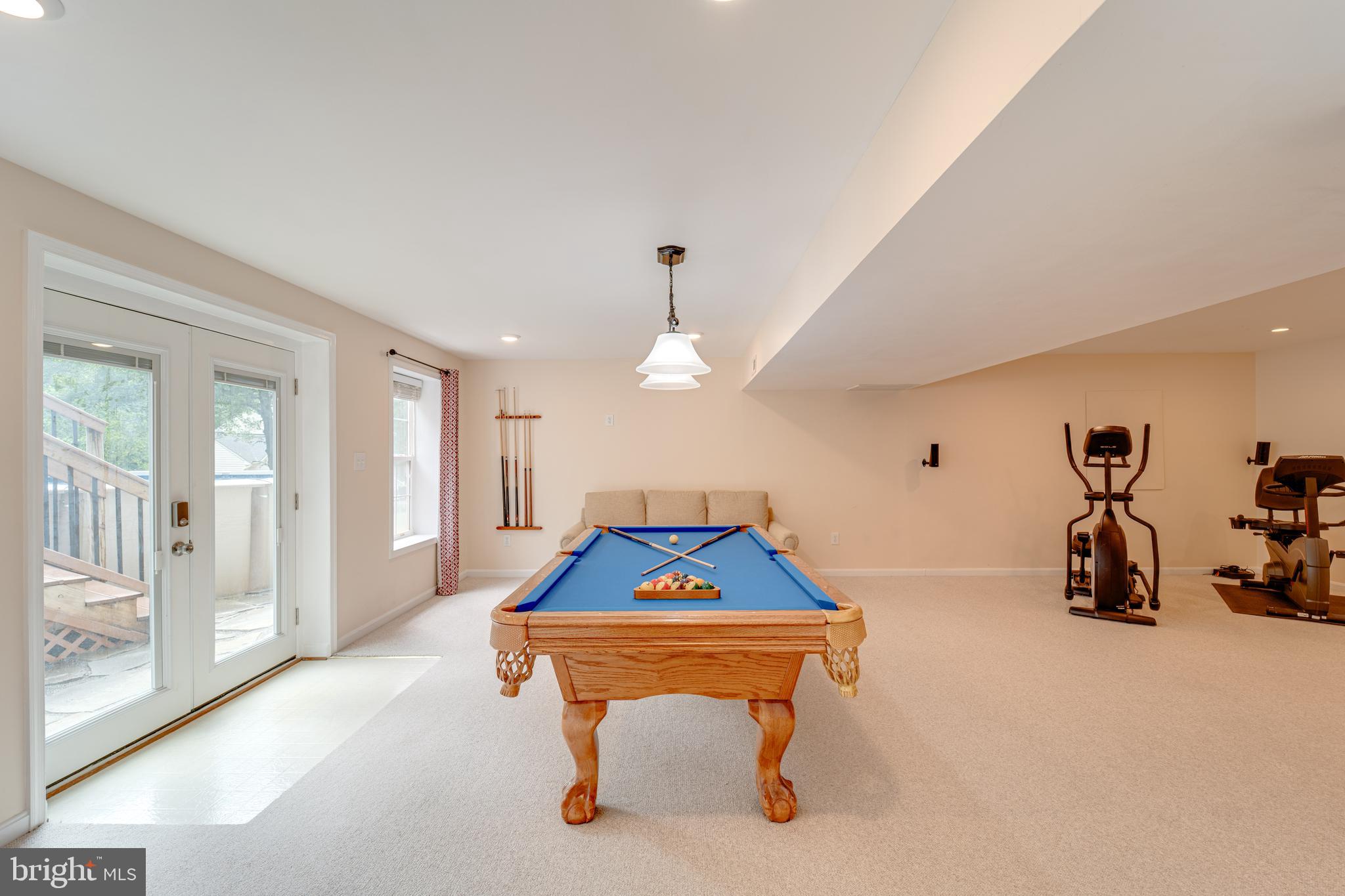 FOX DEN ESTATES - Residential