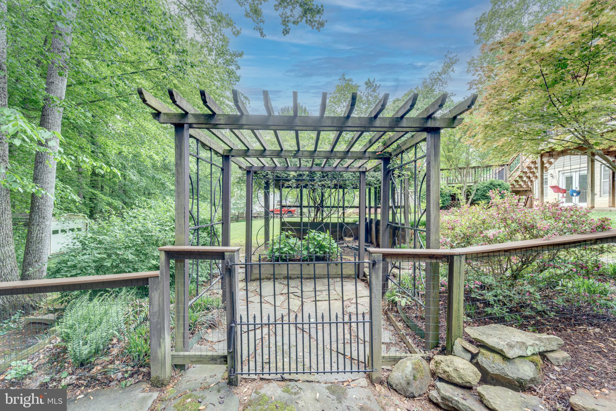 FOX DEN ESTATES - Residential