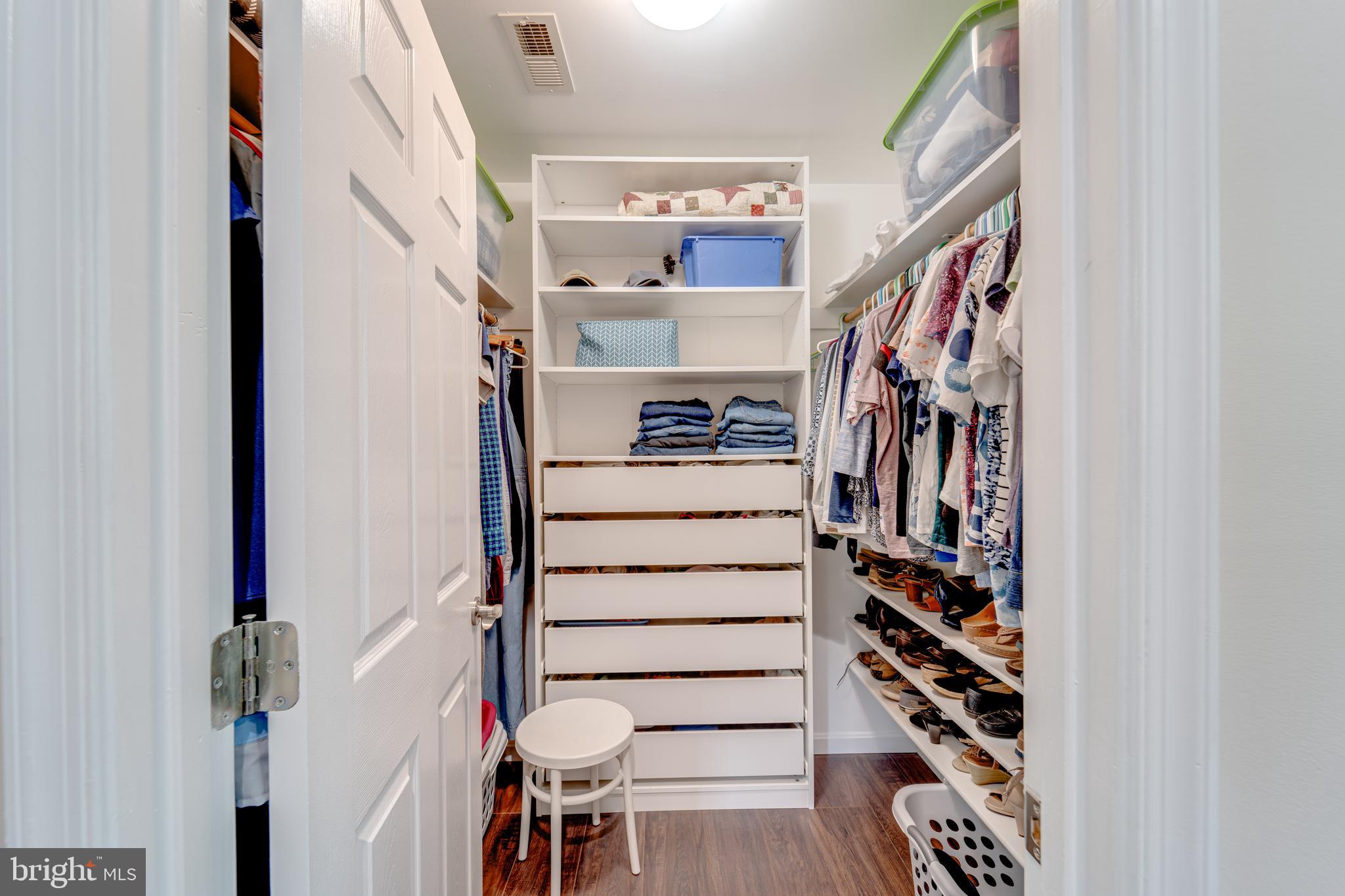 FOX DEN ESTATES - Residential