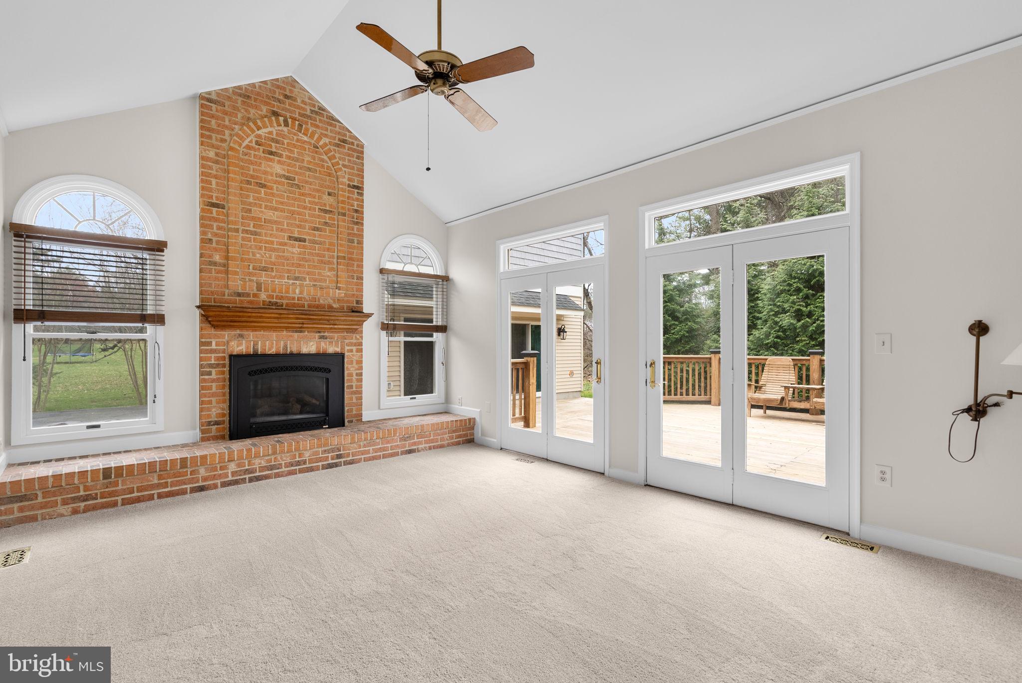ROLLING KNOLLS - Residential