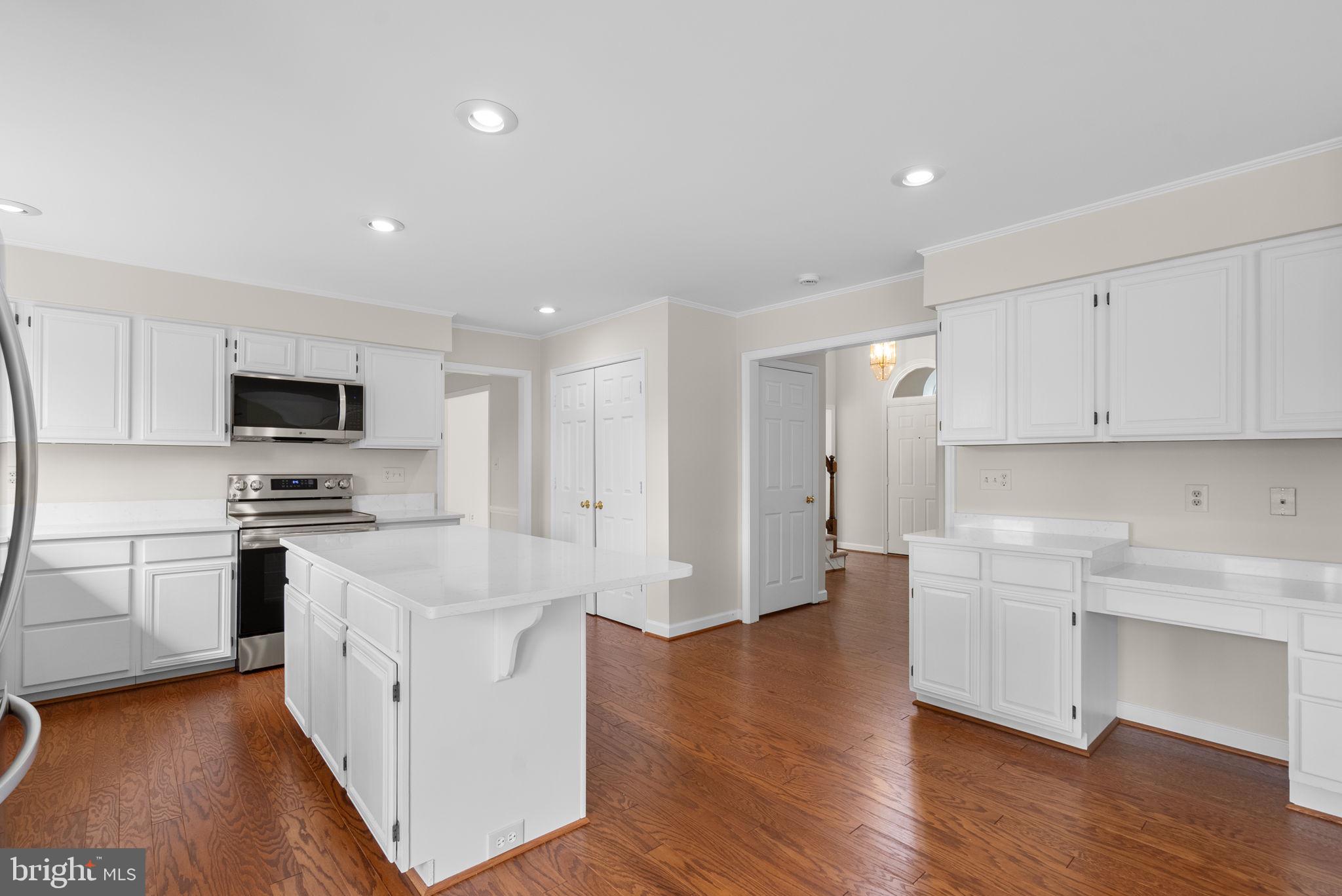 ROLLING KNOLLS - Residential
