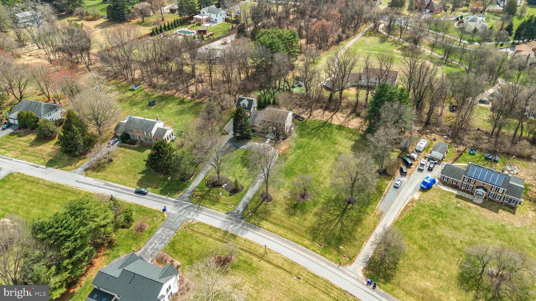 ROLLING KNOLLS - Residential