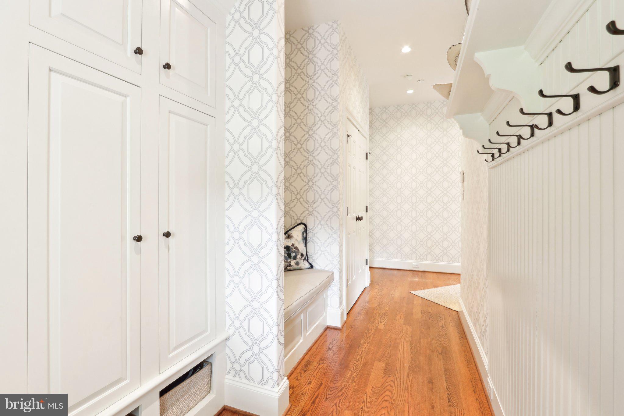 WHITE HORSE - Residential