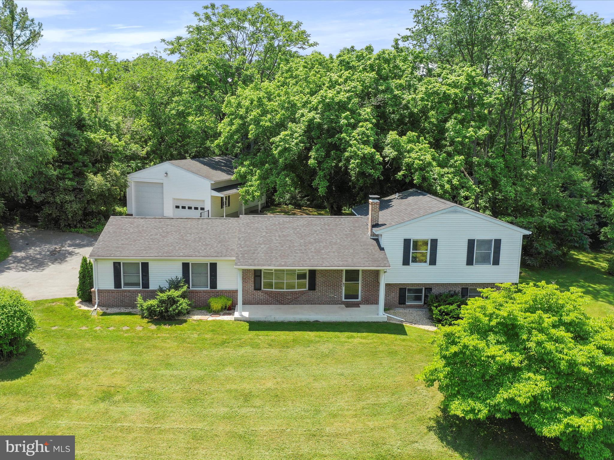 COUNTRY SIDE MANOR - Residential